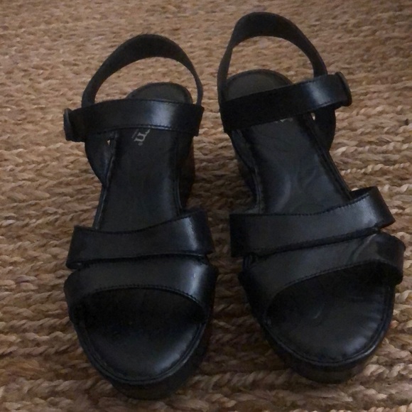 born black leather wedges - Picture 2 of 6